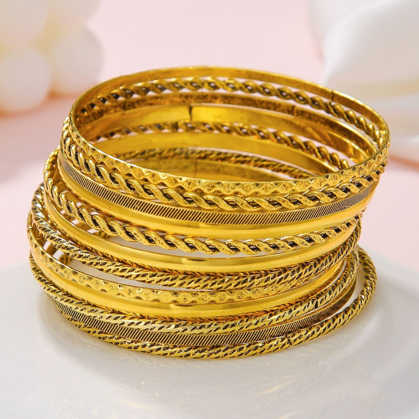 Retro 12 sets, a set of ancient gold bracelets, a combination set, and multiple sets of bohemian ethnic bracelets for women.