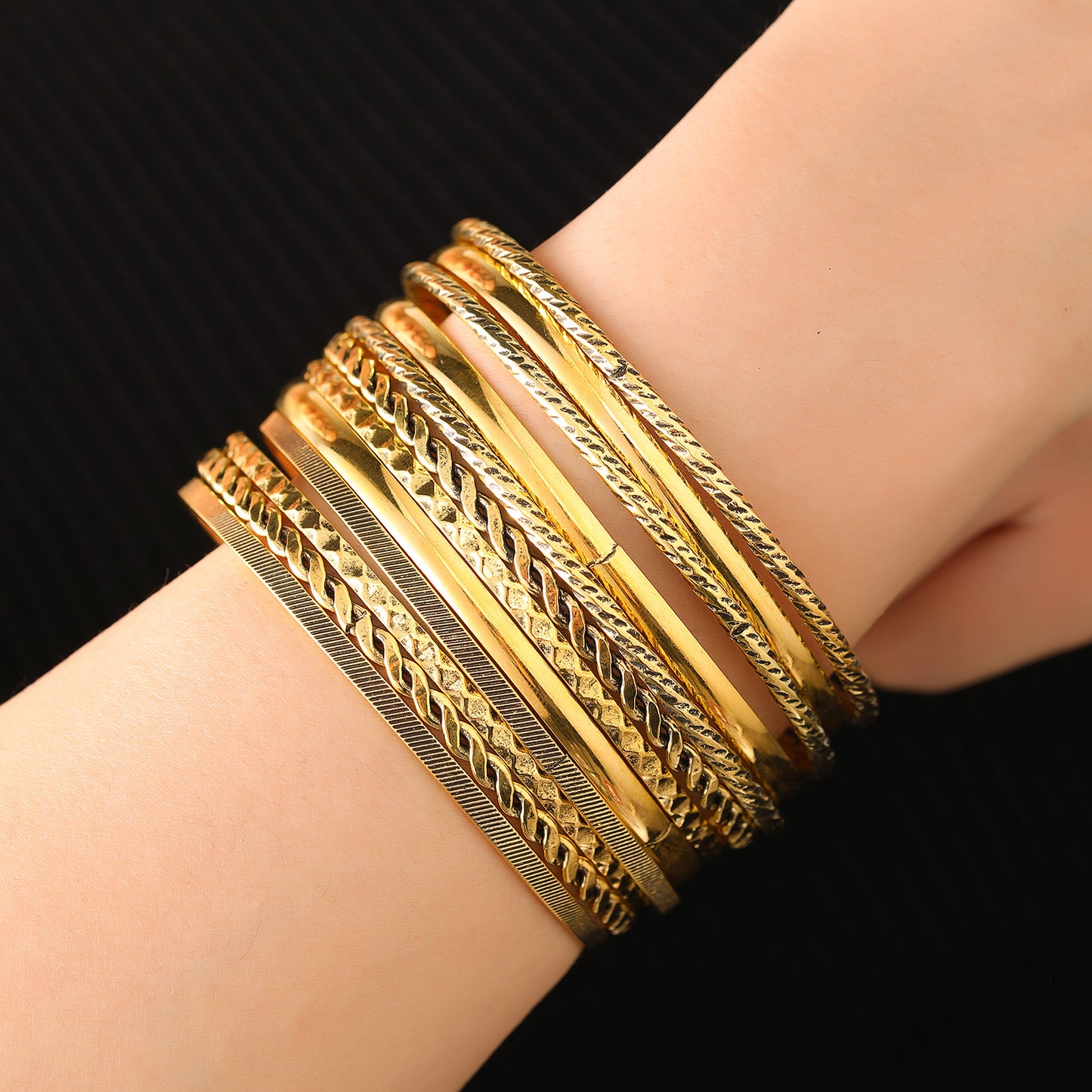 Retro 12 sets, a set of ancient gold bracelets, a combination set, and multiple sets of bohemian ethnic bracelets for women.